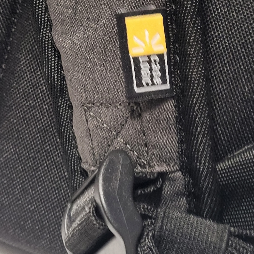 New Without Tag/ Box Case Logic Dark Grey 15.6 Er… - image 3